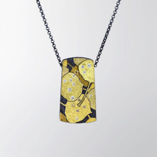 P162 Pendant “Aspen Leaves Connecting to Earth Glittering in the Sun”