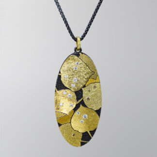 P186 Pendant “Aspen Leaves Connecting to Earth Glittering in the Sun”